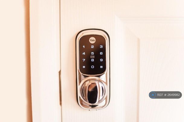 1 bedroom in a house share to rent - Photo 1