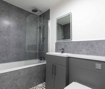 3 bedroom flat to rent - Photo 6