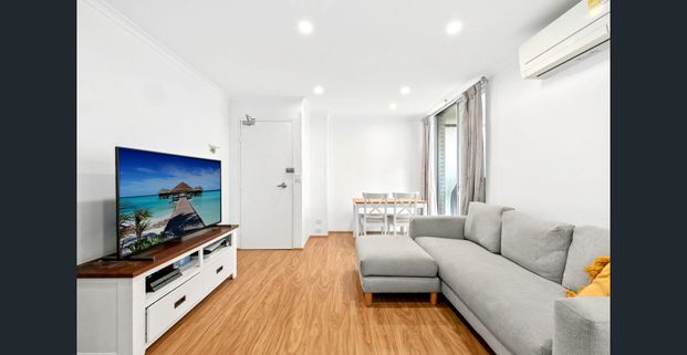 Light-Filled Apartment in a Prime Lifestyle Location - Photo 1