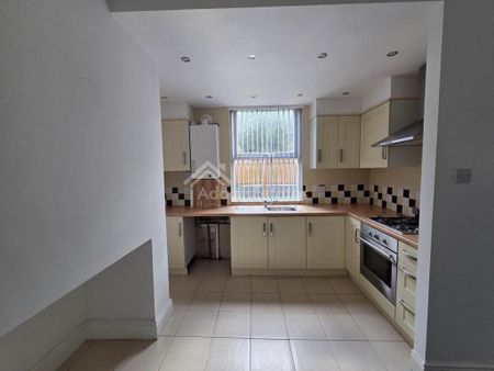 3 bedroom terraced house to rent - Photo 4