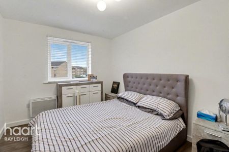 2 bedroom flat to rent - Photo 2