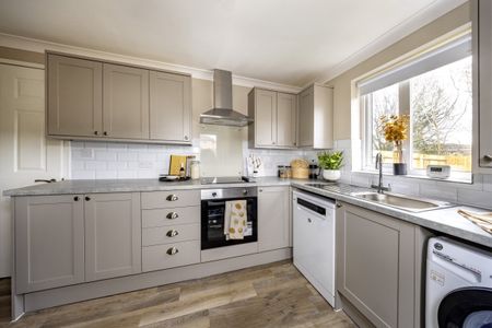 White Rose Close - Photo 5