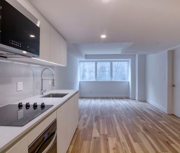3460 Peel Street - Photo 6