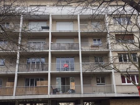 Location Appartement 1 pièce 43m² - Photo 2