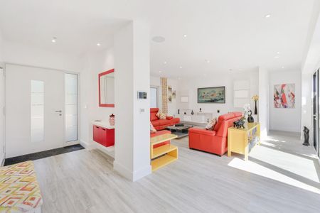 4 bedroom detached house to rent - Photo 2