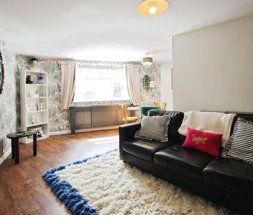2 bedroom end of terrace house to rent - Photo 2