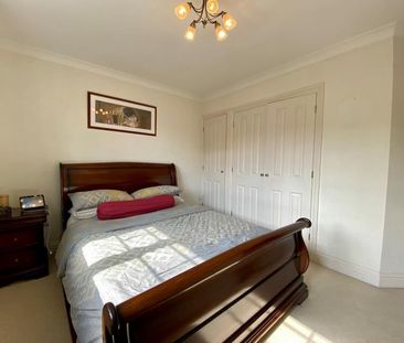 Bendeng Close, Fleet - 4 bedrooms Property for lettings - Seymours - Photo 3