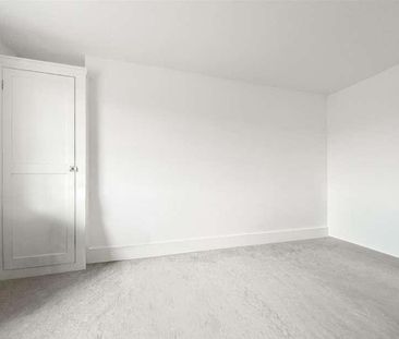 Wellington Square, Hastings, TN34 - Photo 3