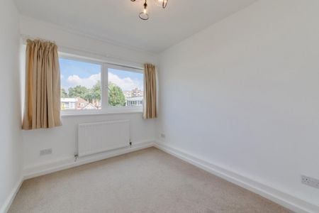 2 bedroom flat in Kings Road - Photo 2