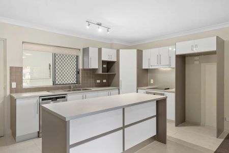 Ground Floor Unit - Ultra-Convenient Location - Photo 5