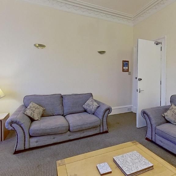 5 bedroom flat to rent - Photo 1