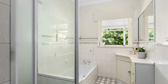 Charming 3-Bedroom Home in Prime Hawthorne Location - $750/week - Photo 3