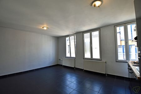 Ideale starterswoning: Centraal gelegen appartement nabij de Markt van Eeklo! - Photo 3