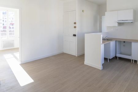 Location Appartement 3 pièces 52m² NICE 06100 - Photo 4
