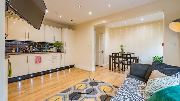 Mayville Avenue, Leeds - Photo 1