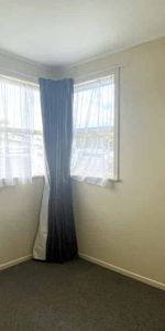 Spacious & Tidy 3 Bedroom Home - Photo 4