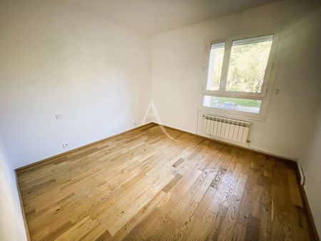 Location Appartement 4 pièces 84m² - Photo 3