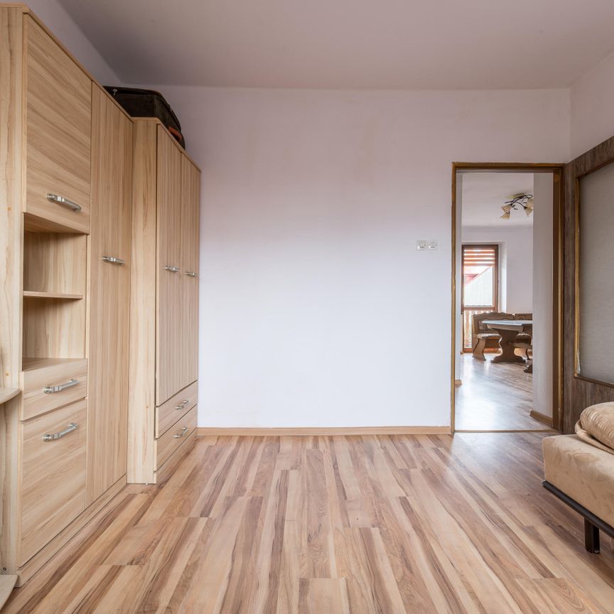 Czteropokojowe mieszkanie w domu z ogródkiem i miejscem postojowym w Jaworznie do wynajęcia - Фото 1