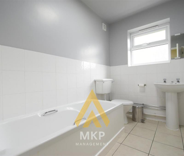 4 bedroom terraced house to rent - Photo 3