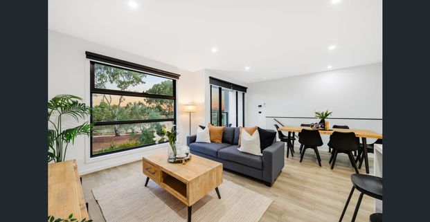 FULLY FURNISHED, PRIVATE ROOM + PRIVATE ENSUITE - Photo 1