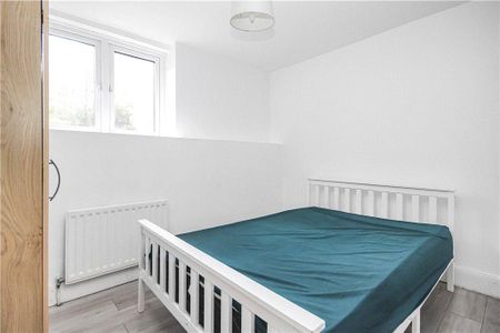 2 bedroom end of terrace house to rent - Photo 4