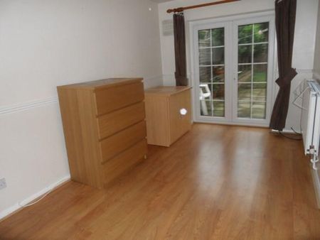 3 bedroom link detached house to rent - Photo 4