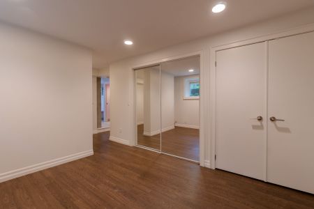 For Lease - 215-217 Carlton Street Unit# Unit 1, Toronto, Ontario - Photo 2