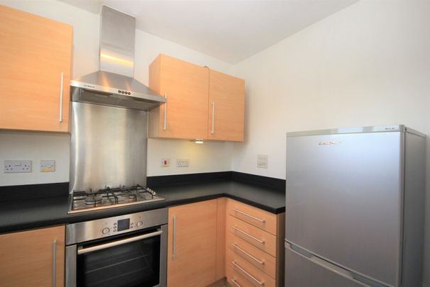 Fortune Avenue, Edgware, HA8 - Photo 1
