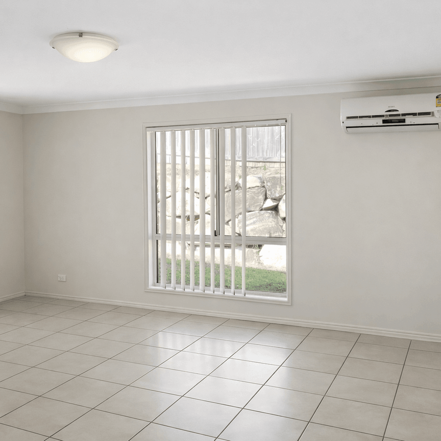 Spacious Family Home with Air-Conditioning & Outdoor Entertaining!! - Photo 1