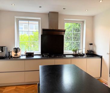 Sanierter Altbau mit besonderem Charme! Gehobene Ausstattung! - Photo 2