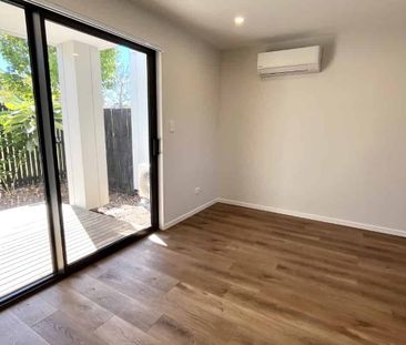 Easy Maintenance 3-Bedroom Townhouse - Photo 3