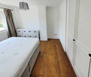 3 bedroom House To Let Total Size: 1012 SQ FT - Photo 2