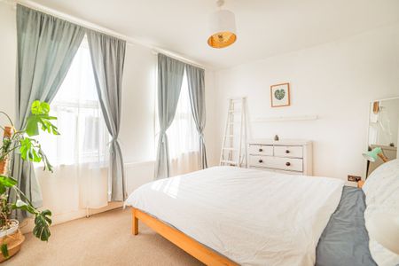 Rosebery Avenue - Photo 5