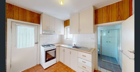 Charming Victorian Cottage with Country Ambience on Leafy Errol Street - Photo 5