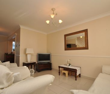 2 bedroom Mid Terraced House - Ladywood Road, Hertford - Photo 6