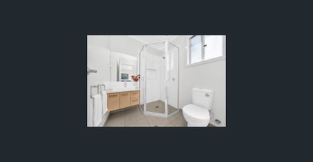 Stylish Family Living, Modern Comfort and Space - Photo 3