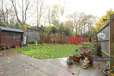 3 bedroom semi-detached house to rent - Photo 3