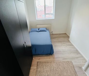 Room in a Shared Flat, London, SE5 - Photo 1