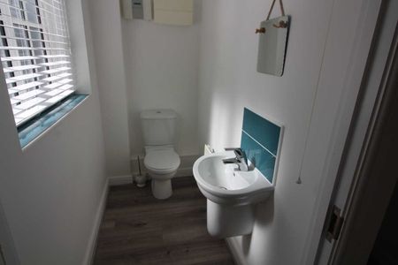 3 bed Semi-detached House - Photo 4