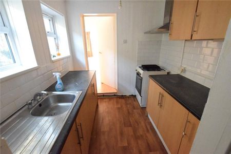 3 bedroom terraced house to rent - Photo 5