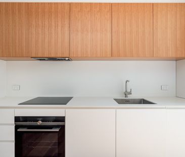 Immaculate terrace in desirable residential pocket - Photo 1