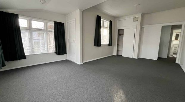 Charming 3-Bedroom Family Home for Rent in Wallaceville, Wellington - Photo 1