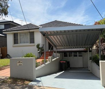 Spacious 4 Bedroom Family Home - Photo 6