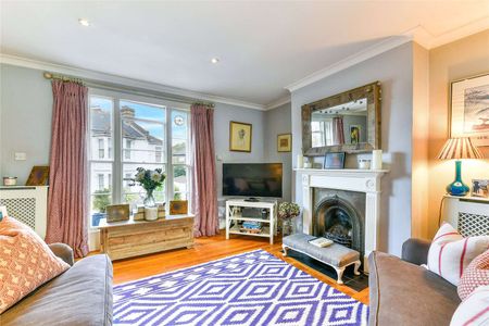 *3D Viewing Tour* A charming two double bedroom maisonette in the heart of Brackenbury Village. - Photo 2