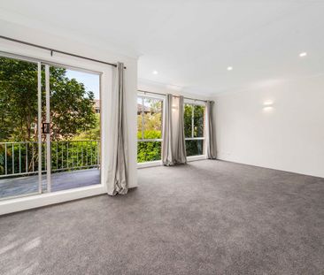 Large 3 Bedroom Beachside Upper Duplex - Photo 4