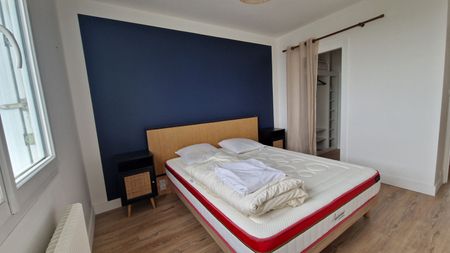 Appartement Reze - place 8 mai - 2 pièce(s) - loué meublé - proche toutes commodités - Photo 2