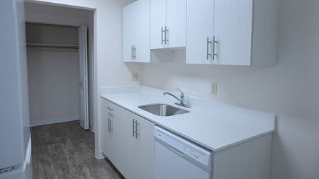 Summerland Apartments - Photo 2