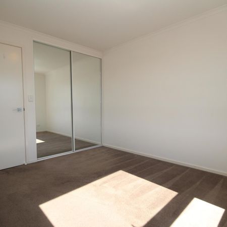 MODERN INNER CITY LIFESTYLE! - Photo 5