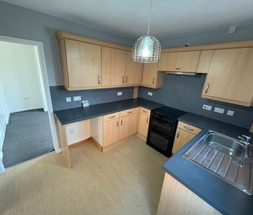 3 bed Semi-Detached - To Let - Photo 5
