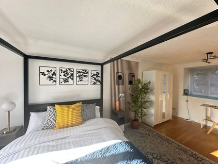 Room in a Shared Flat, Ashbourne Road, CR4 - Photo 2